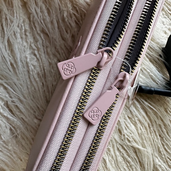 Daisy Fuentes Soft Pink Wallet - Picture 8 of 13